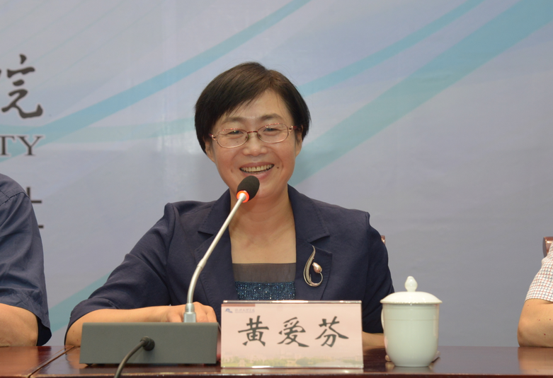 市委宣传部副部长黄爱芬讲话